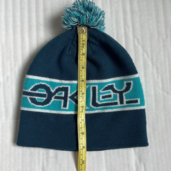 Oakley Logo Beanie Cap Regular Fit - Picture 7 of 7